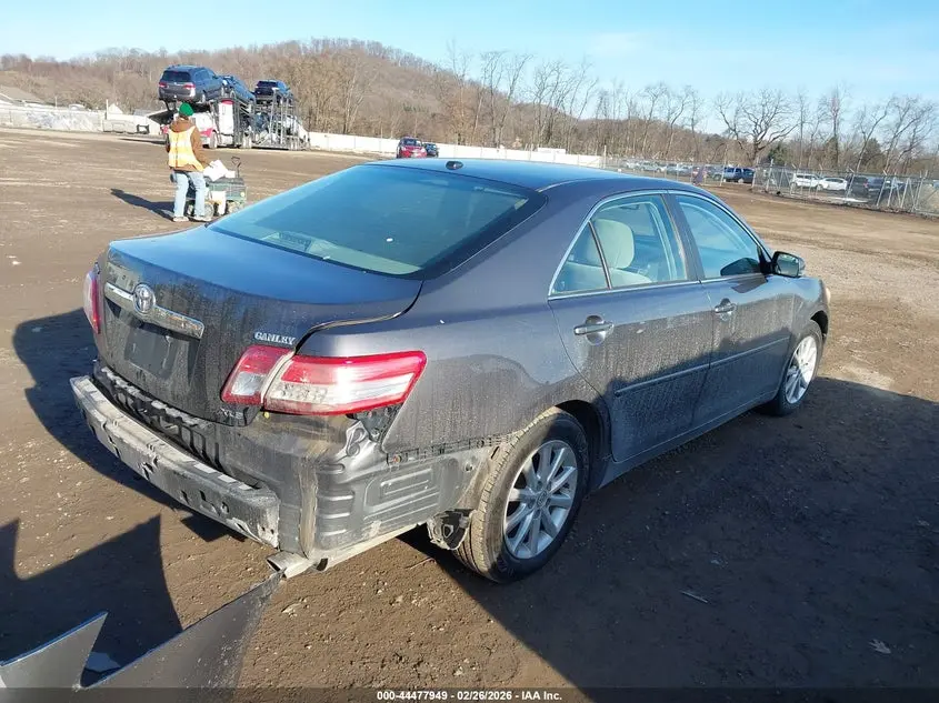 2011 TOYOTA CAMRY XLE
