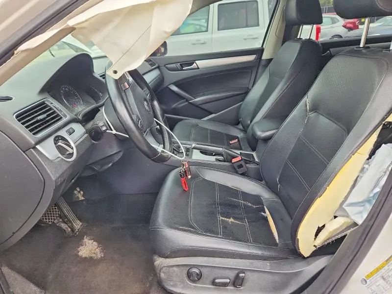 2013 VOLKSWAGEN PASSAT SE  