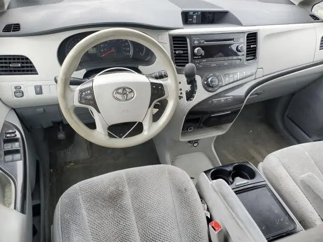 2014 TOYOTA SIENNA LE  