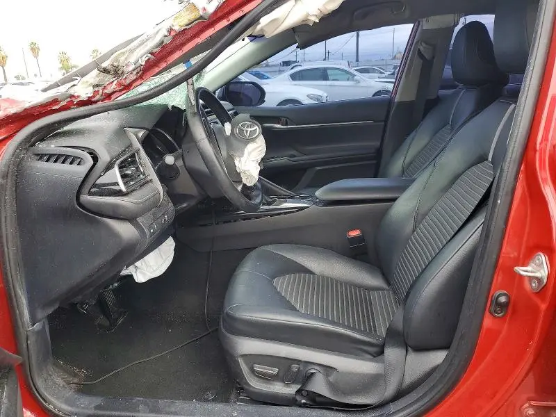 2020 TOYOTA CAMRY SE  