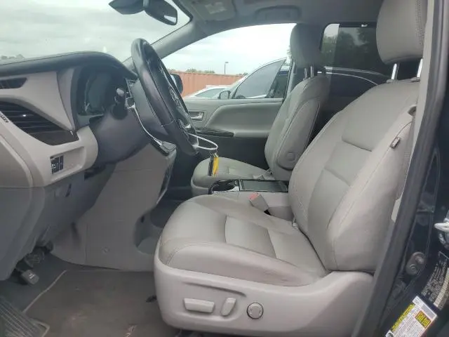 2020 TOYOTA SIENNA XLE  