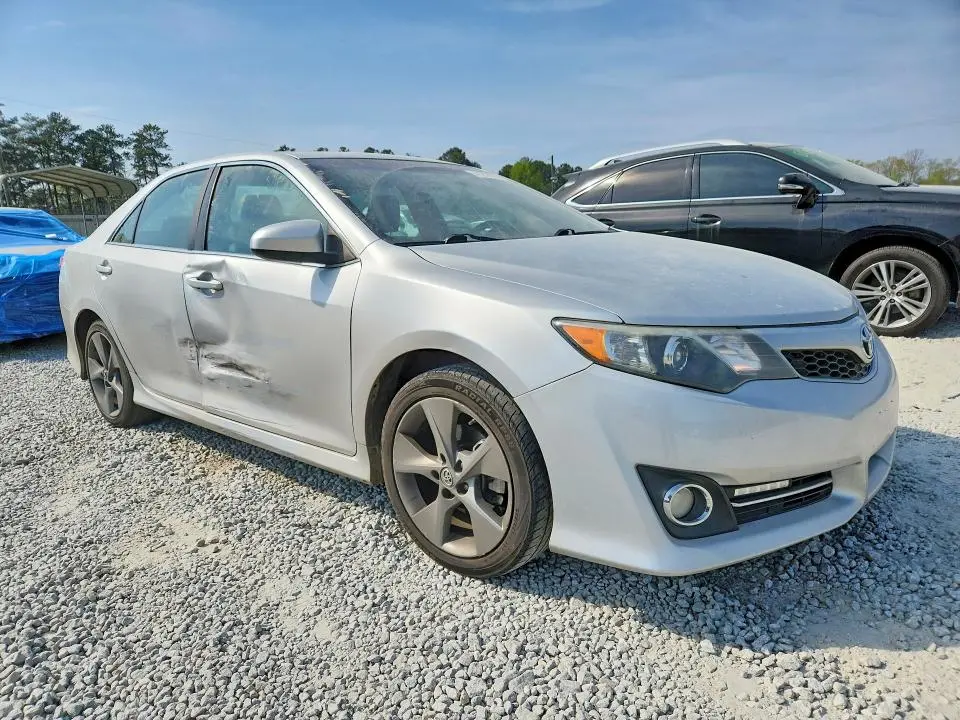 2014 TOYOTA CAMRY SE V6  