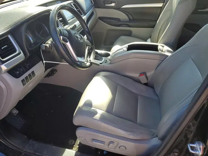 2017 TOYOTA HIGHLANDER XLE  