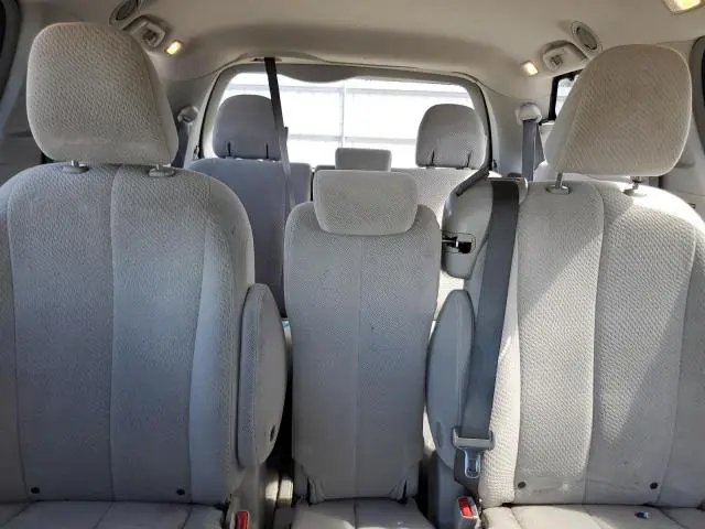 2014 TOYOTA SIENNA LE  