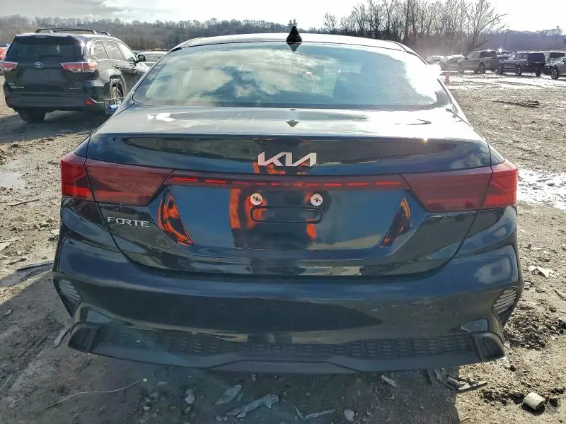 2023 KIA FORTE LX  