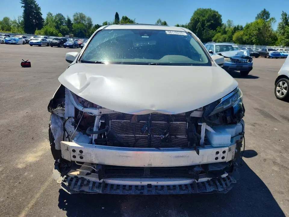 2021 TOYOTA SIENNA XLE  