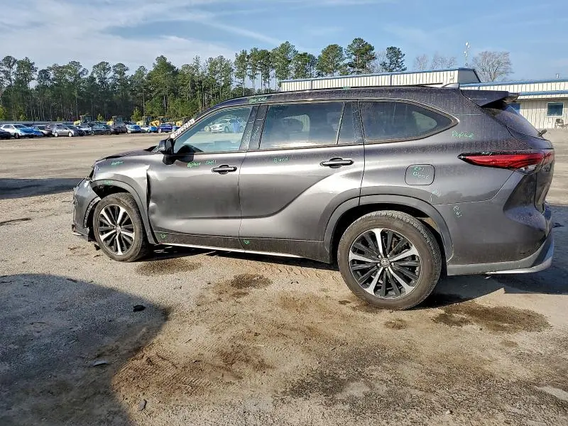 2021 TOYOTA HIGHLANDER XSE  
