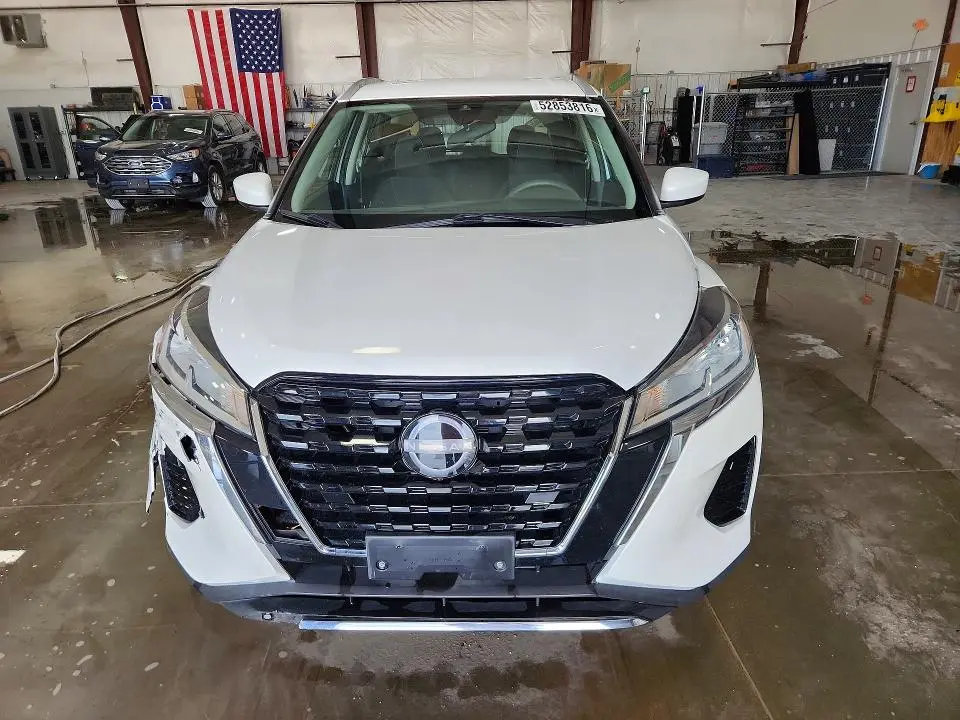 2022 NISSAN KICKS SV  