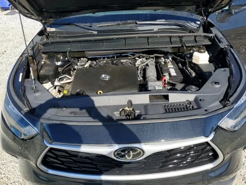 2020 TOYOTA HIGHLANDER LE  
