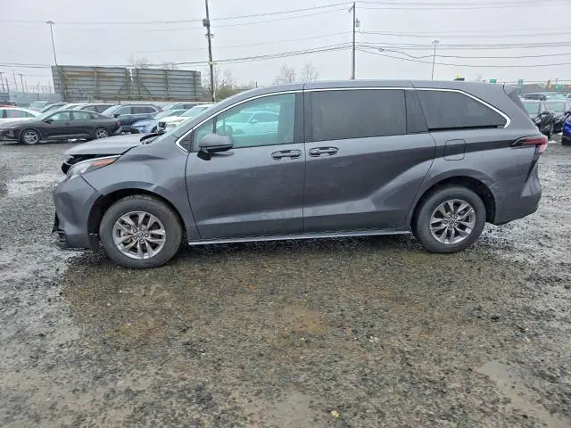 2025 TOYOTA SIENNA LE  