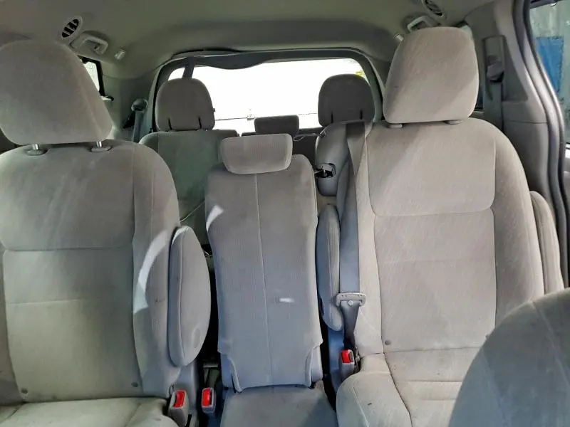 2017 TOYOTA SIENNA LE  