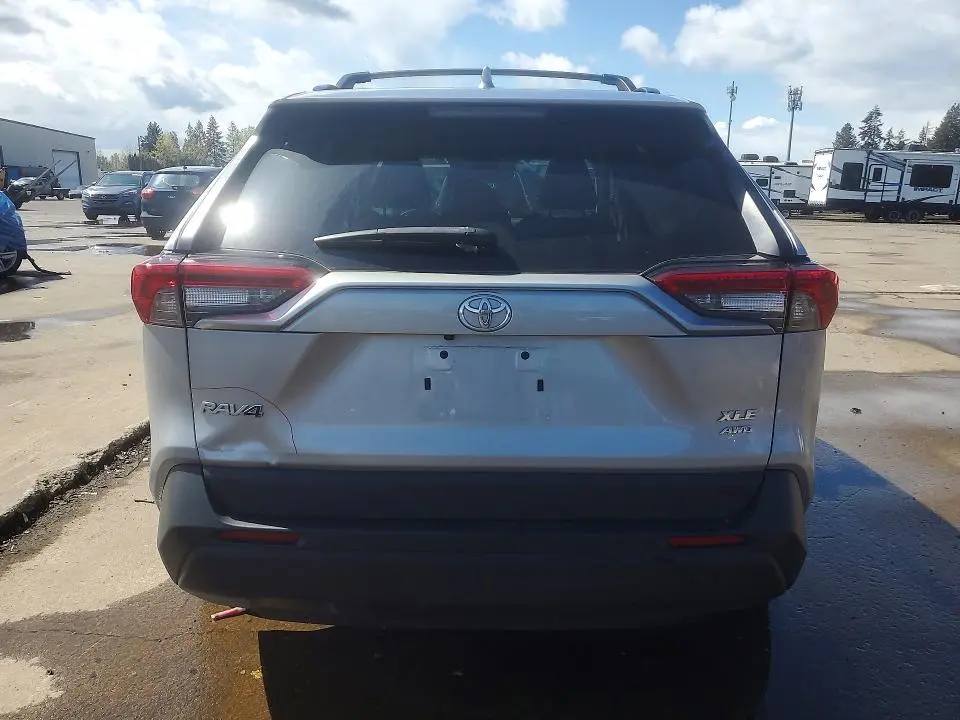 2023 TOYOTA RAV4 XLE  