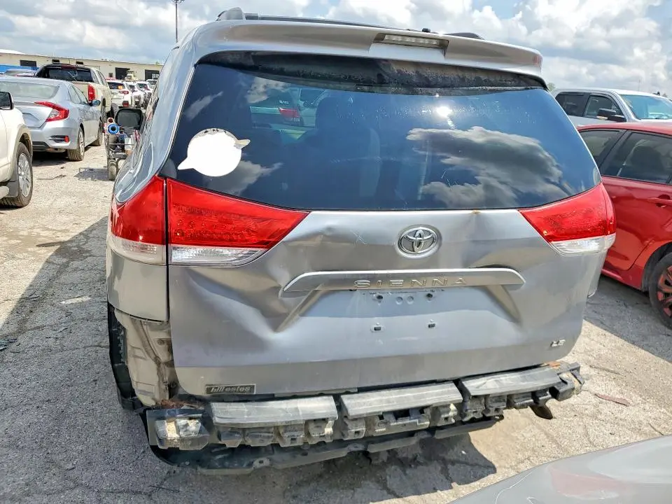 2012 TOYOTA SIENNA LE  