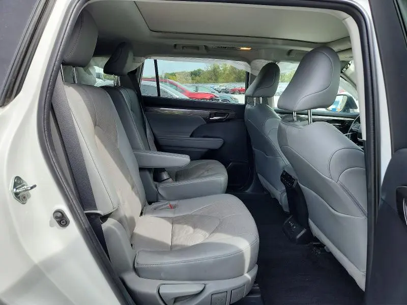 2022 TOYOTA HIGHLANDER PLATINUM  