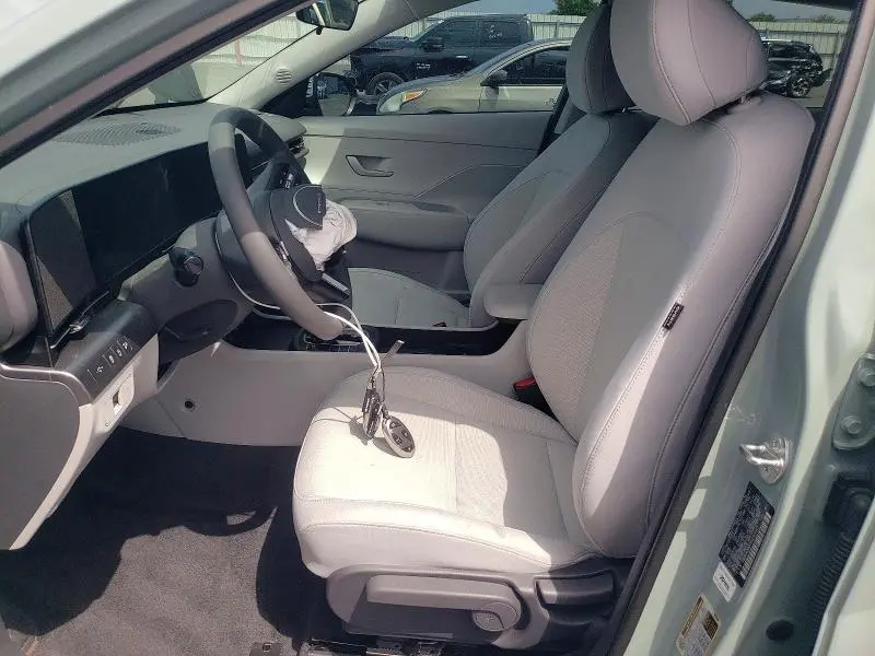 2024 HYUNDAI KONA SE  