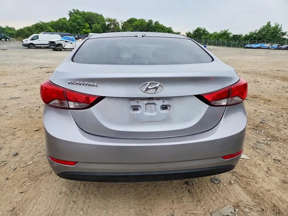 2016 HYUNDAI ELANTRA SE  
