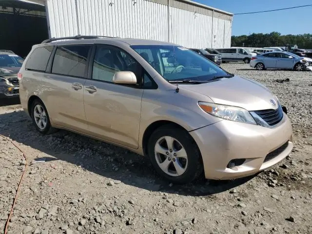 2013 TOYOTA SIENNA LE  