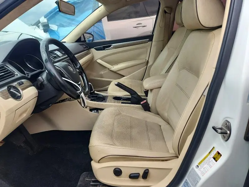 2018 VOLKSWAGEN PASSAT SE  