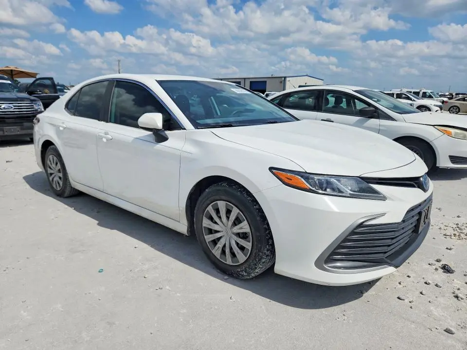 2022 TOYOTA CAMRY LE  