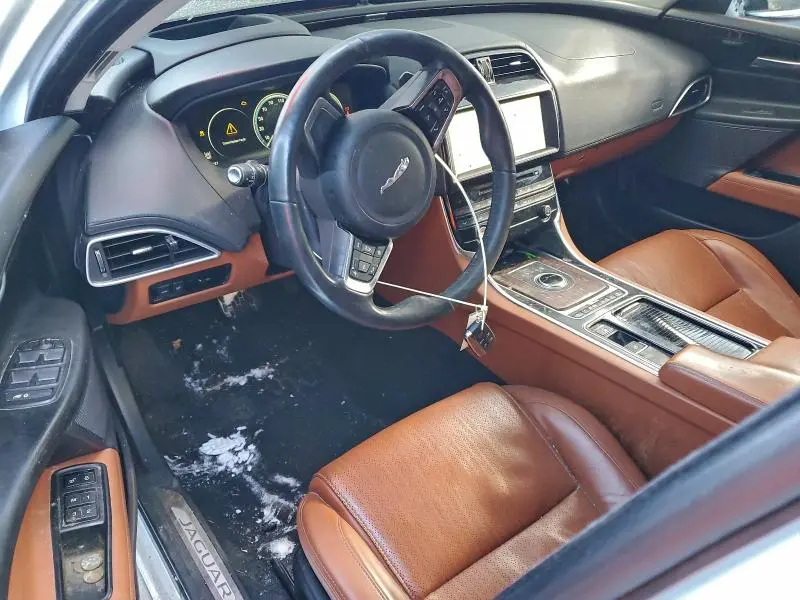 2018 JAGUAR XE PORTFOLIO LE  