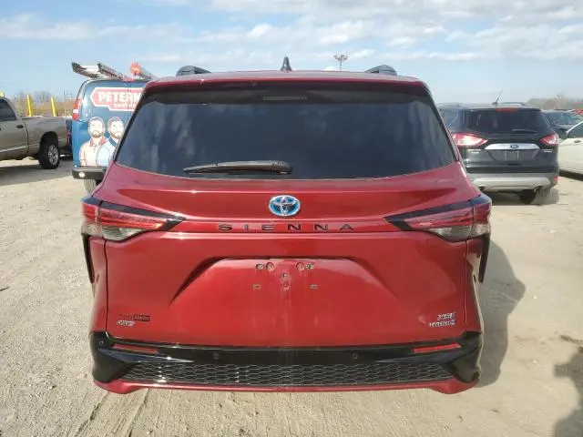 2021 TOYOTA SIENNA XSE  