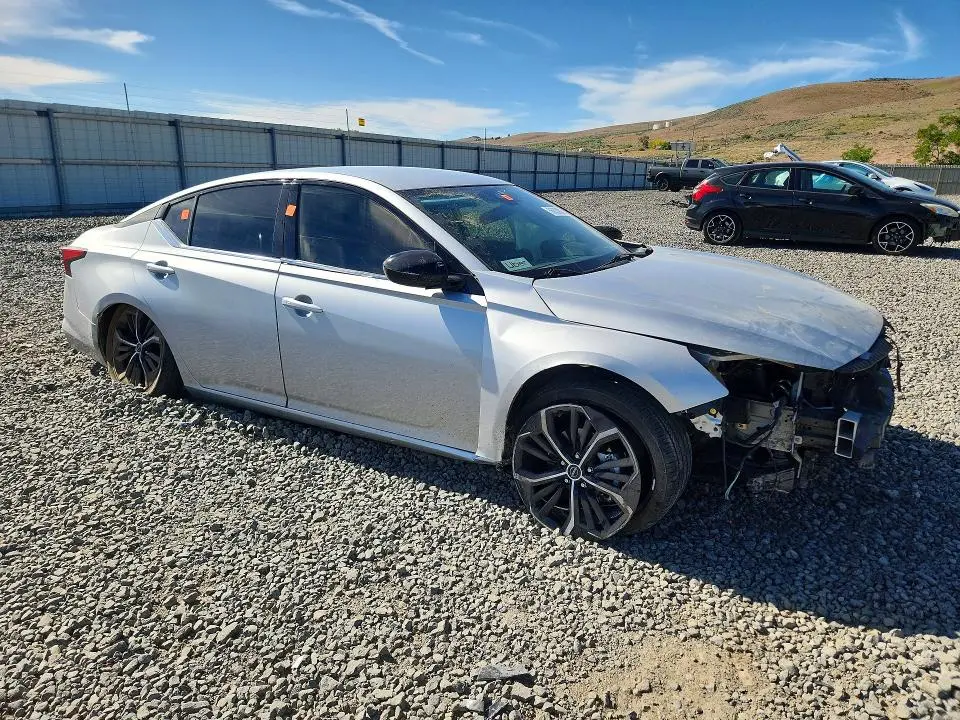 2023 NISSAN ALTIMA SR  