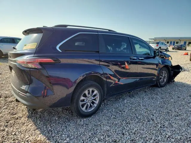 2021 TOYOTA SIENNA XLE  