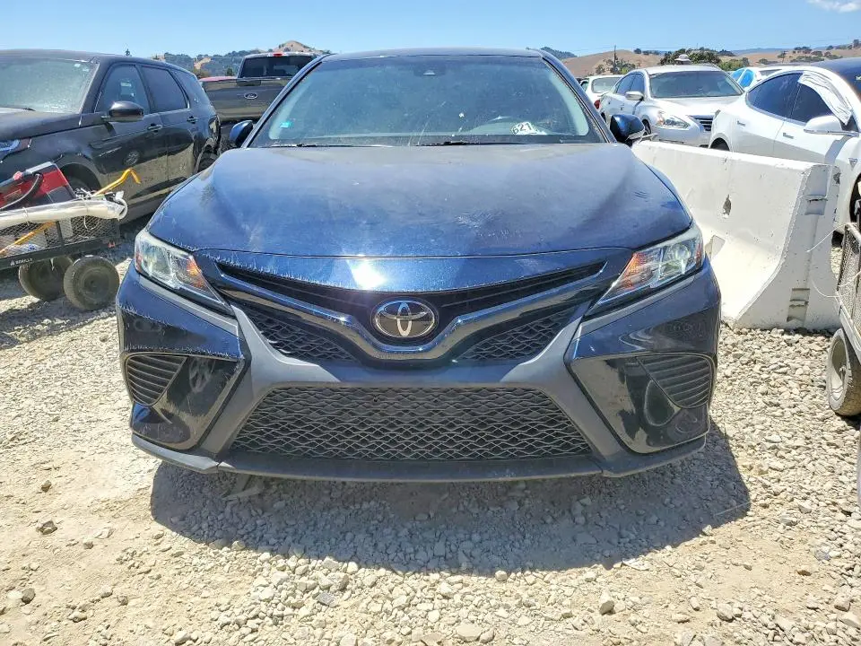 2019 TOYOTA CAMRY SE  
