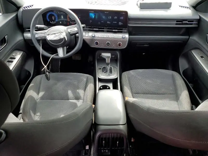 2025 HYUNDAI KONA SE  