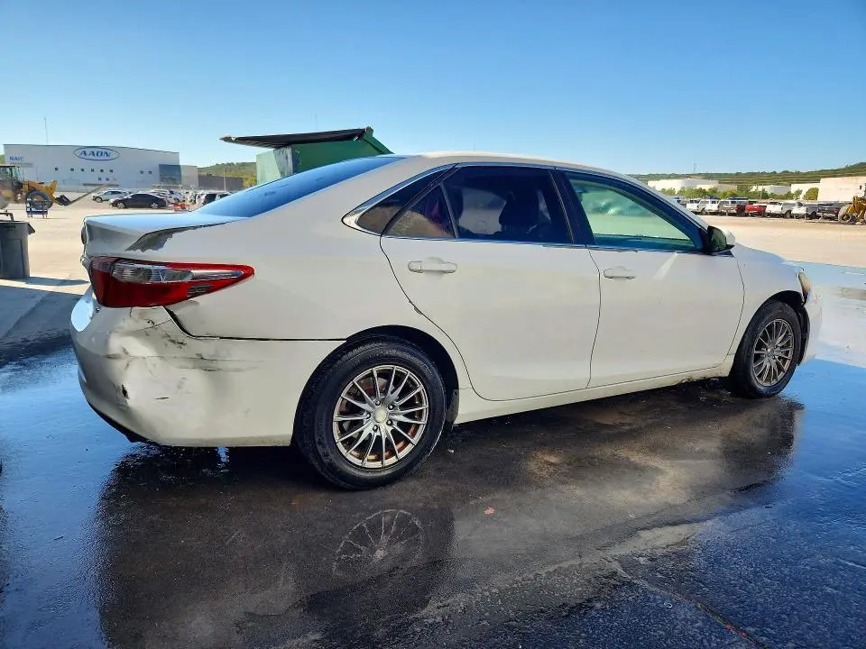 2016 TOYOTA CAMRY LE  