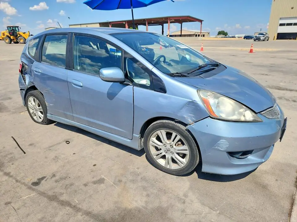 2011 HONDA FIT   