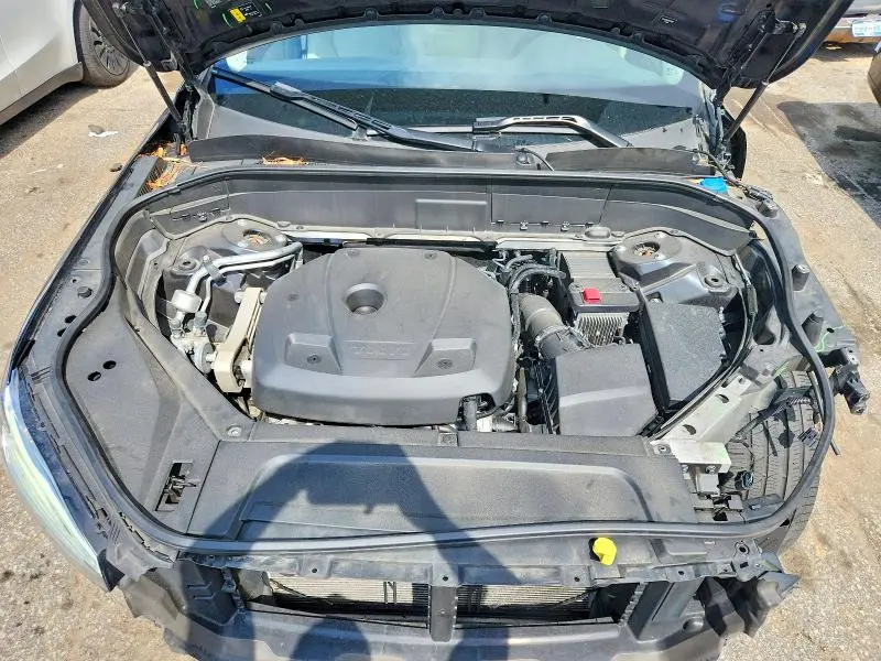 2021 VOLVO XC90 T5 MOMENTUM  