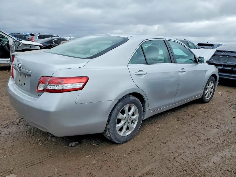 2011 TOYOTA CAMRY LE  