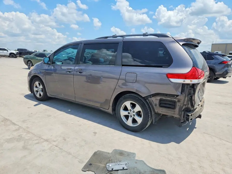 2013 TOYOTA SIENNA LE  