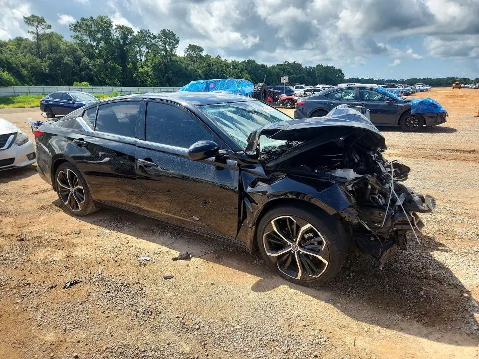 2023 NISSAN ALTIMA SR  