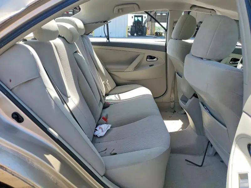 2010 TOYOTA CAMRY LE  