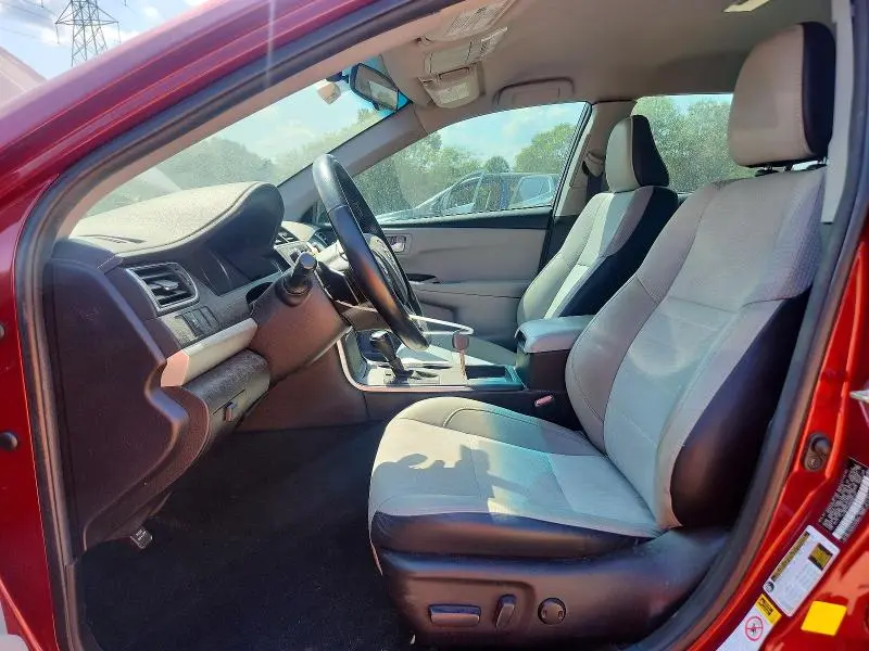 2016 TOYOTA CAMRY SE  