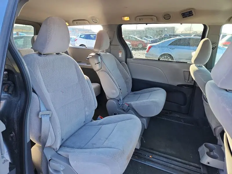 2017 TOYOTA SIENNA LE 8-PASSENGER  