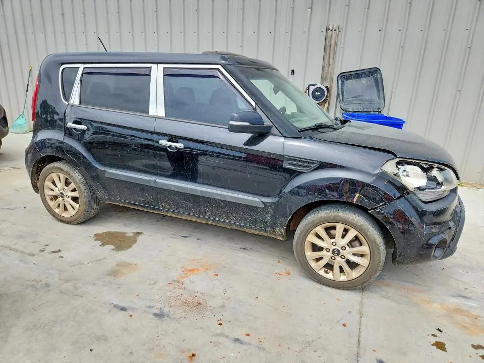 2013 KIA SOUL +  