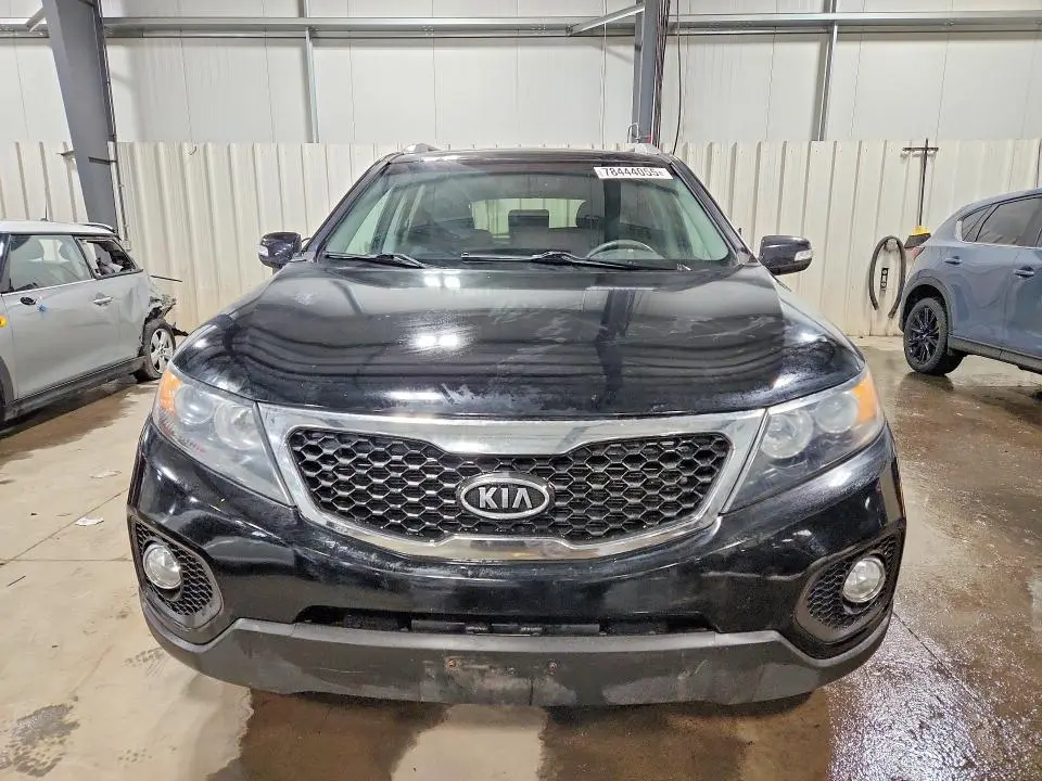 2011 KIA SORENTO LX  