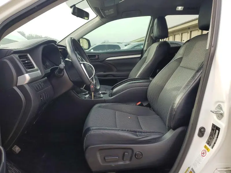 2016 TOYOTA HIGHLANDER LE  