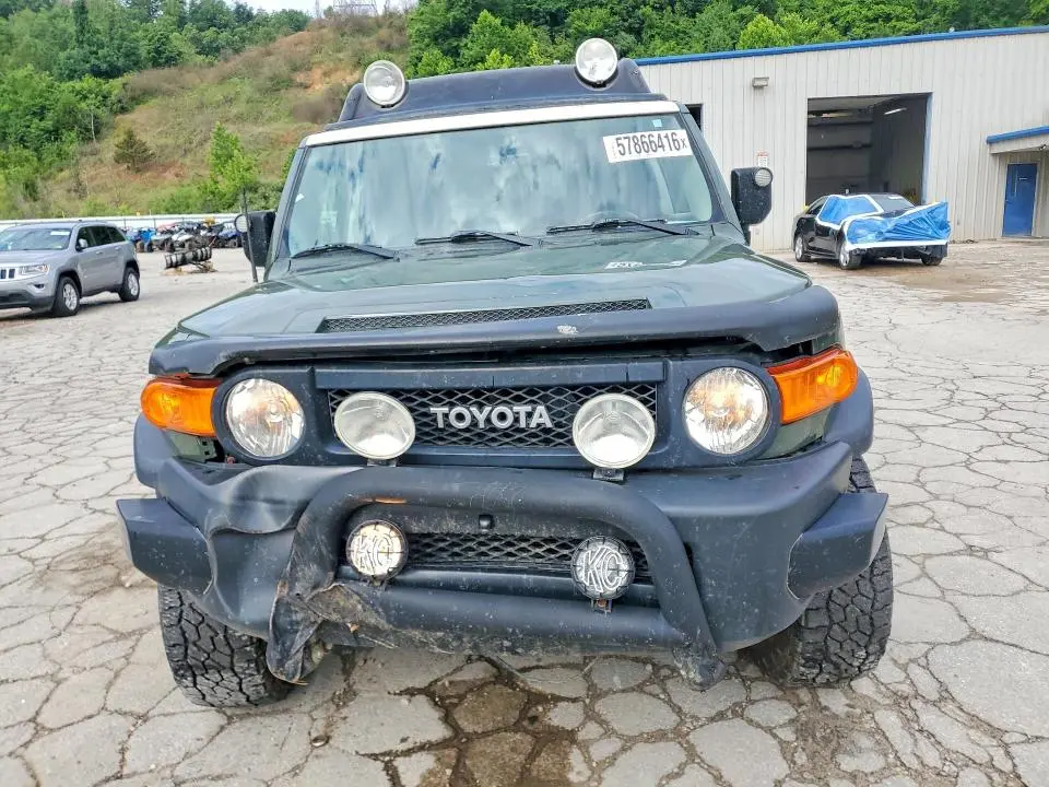 2011 TOYOTA FJ CRUISER BASE  
