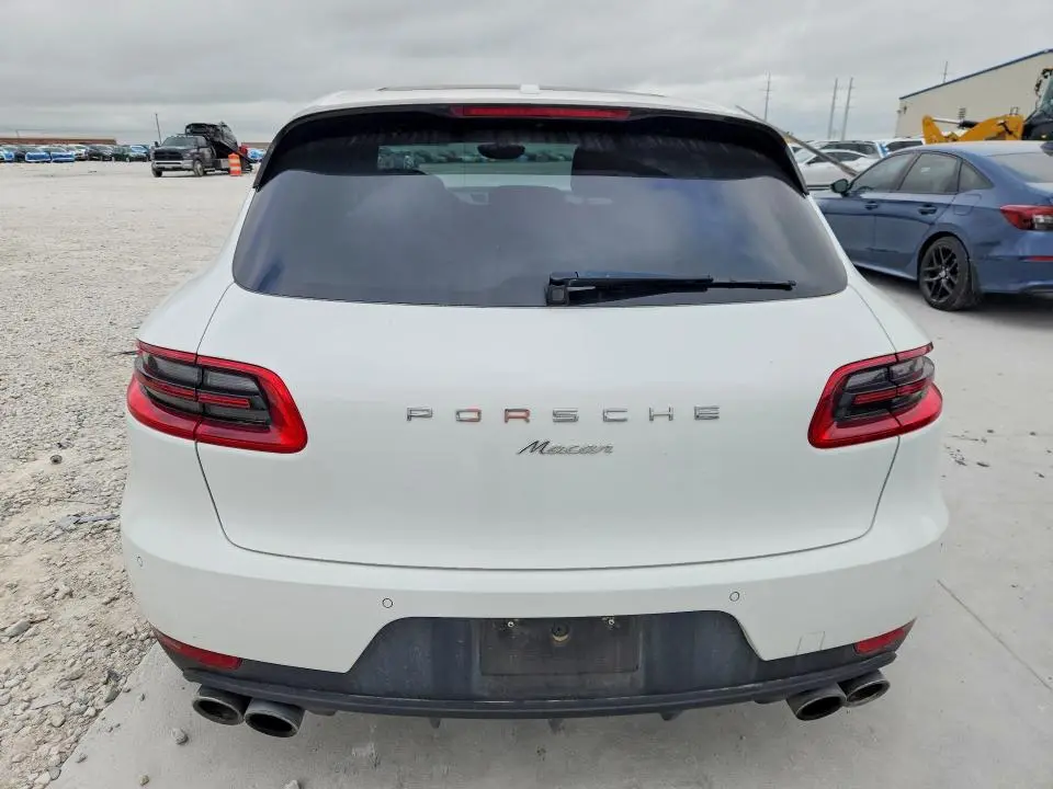 2018 PORSCHE MACAN   