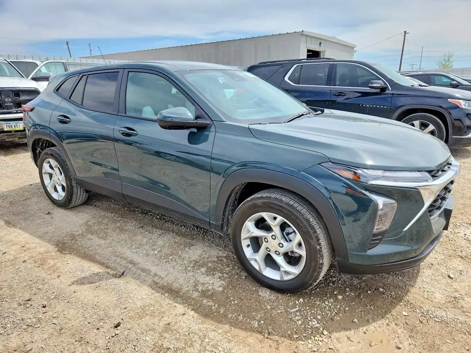 2025 CHEVROLET TRAX LS  