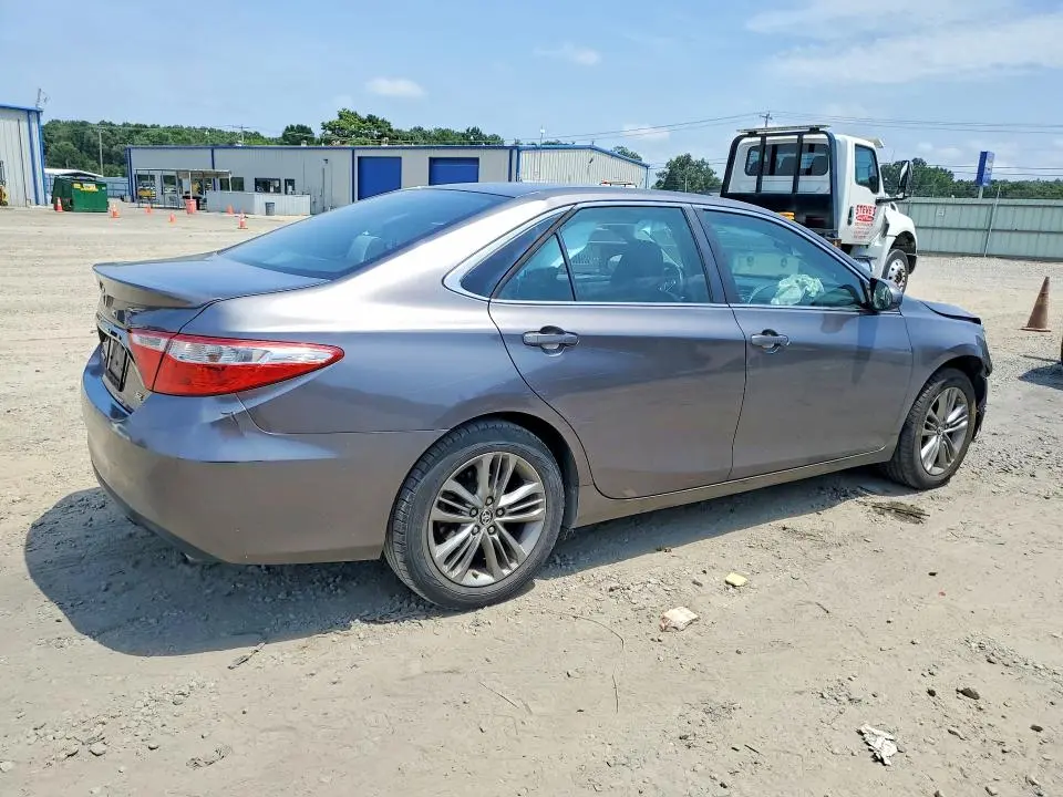 2015 TOYOTA CAMRY SE  