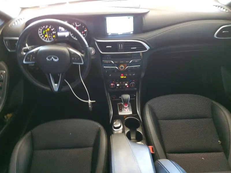 2019 INFINITI QX30 LUXE  