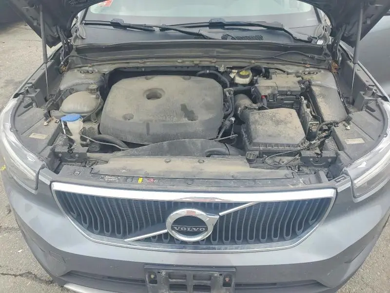 2019 VOLVO XC40 T5 MOMENTUM  