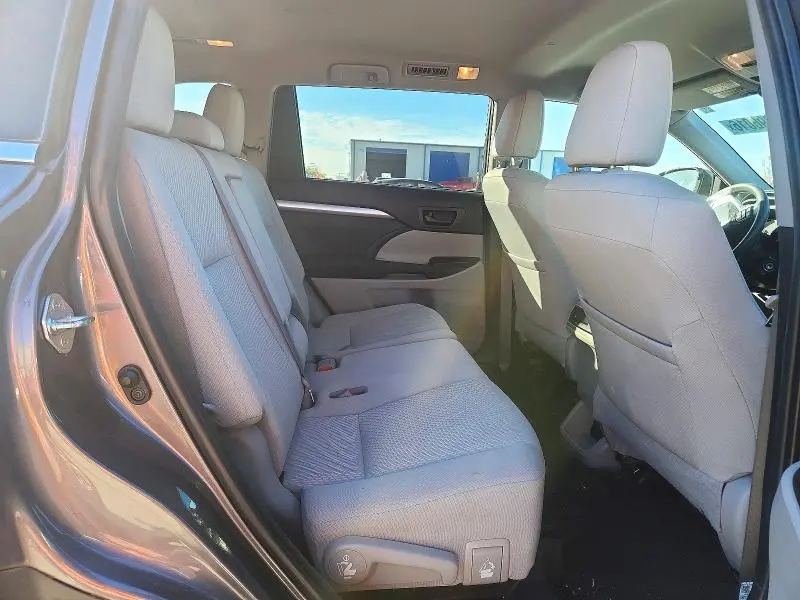 2019 TOYOTA HIGHLANDER LE  