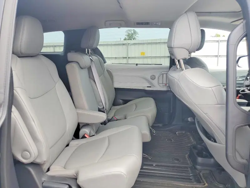 2025 TOYOTA SIENNA XLE 8-PASSENGER  