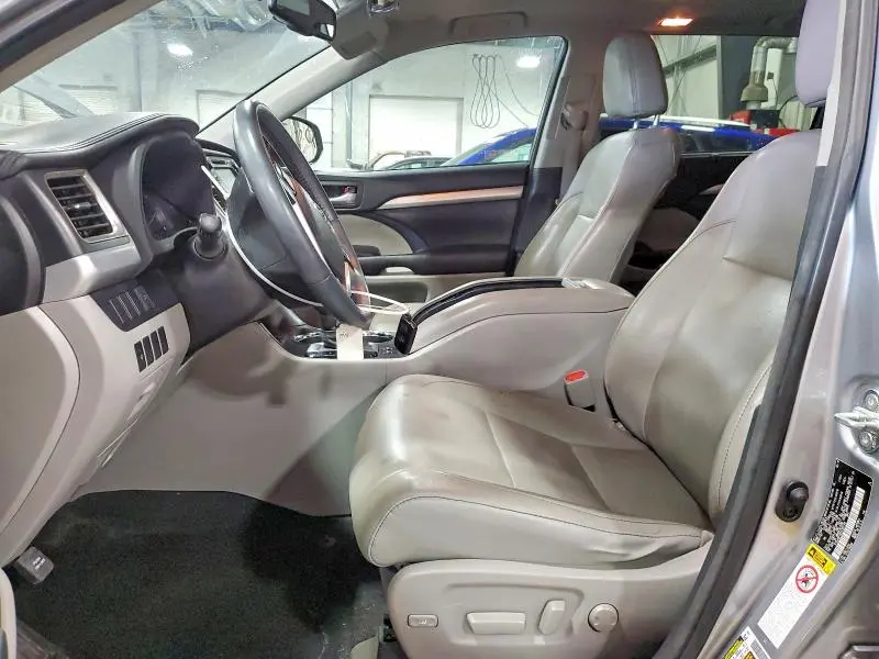 2016 TOYOTA HIGHLANDER XLE  